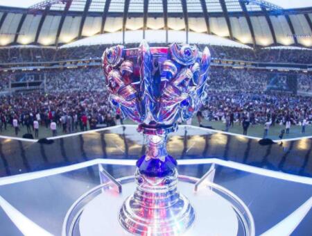 100 Thieves CEO花费$30,000进行箱子开启，获得$3,000刀具