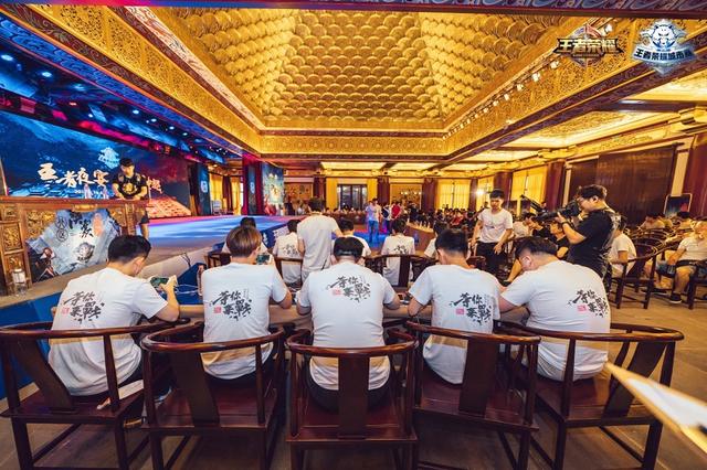 行为分析：解析“触屏下注”相比“实体筹码”对降低决策痛感的心理暗示。（行为洞察：为何“触屏下注”比“实体筹码”更能缓解决策痛感）
